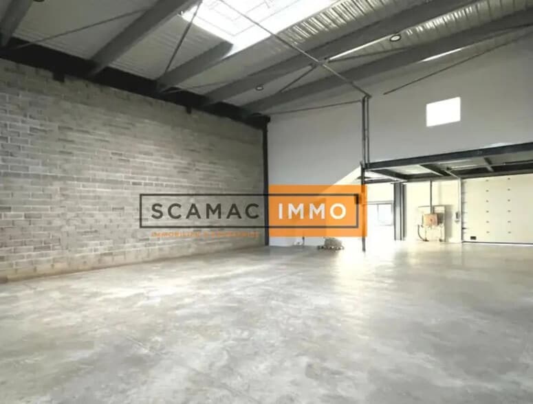 Industrial in Cergy for lease - Building Photo - Image 2 of 5