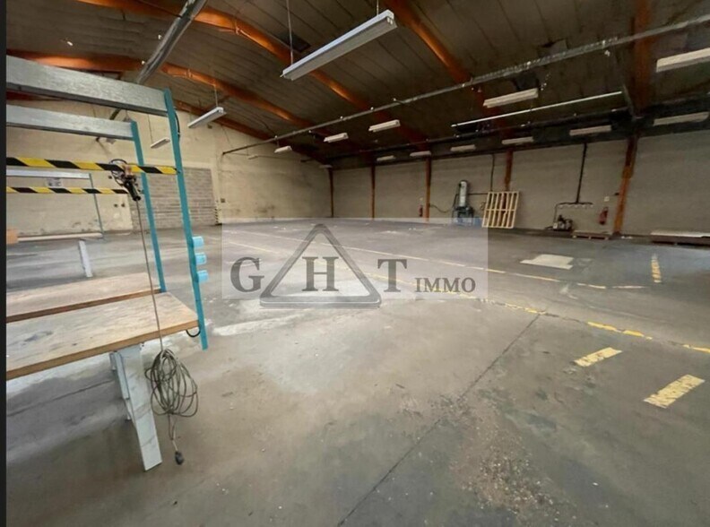 Industrial in Mareuil-lès-Meaux for sale - Interior Photo - Image 3 of 16