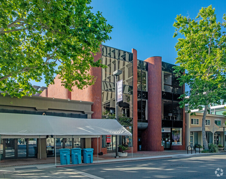 540 University Ave, Palo Alto, CA à louer - Photo du bâtiment - Image 2 de 6