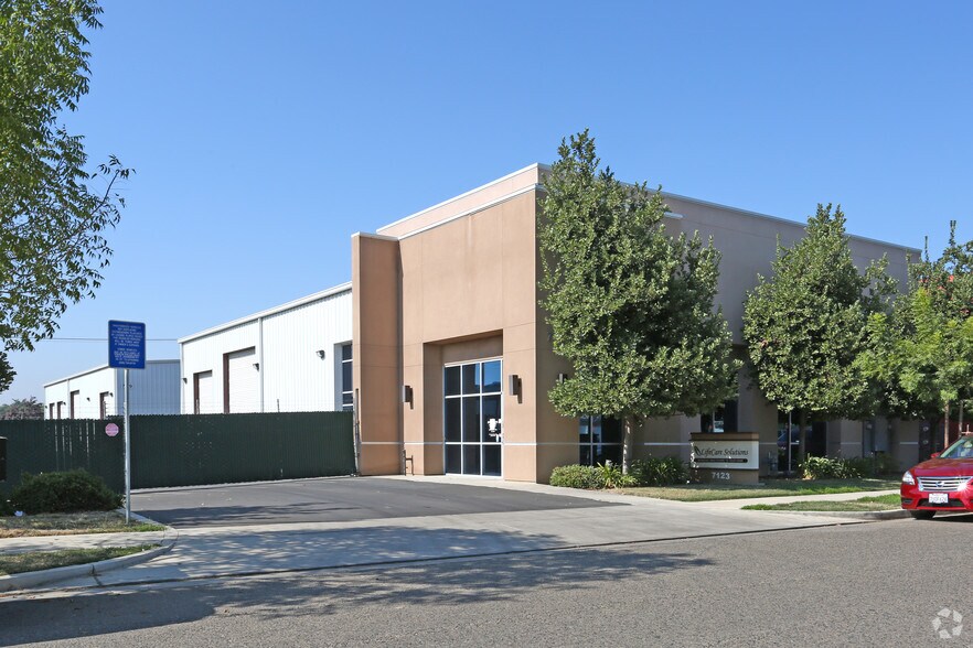 7123 W Pershing Ct, Visalia, CA for lease - Building Photo - Image 2 of 4
