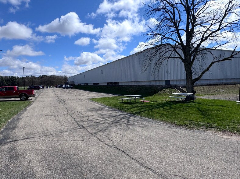 10845 Chicago Dr, Zeeland, MI à vendre - Photo du bâtiment - Image 2 de 10
