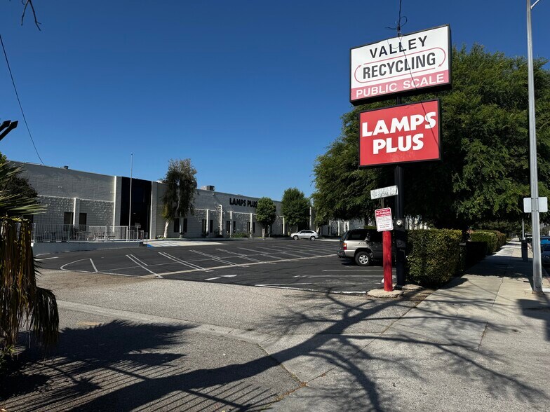 20222-20238 Plummer St, Chatsworth, CA à louer - Photo du bâtiment - Image 1 de 4