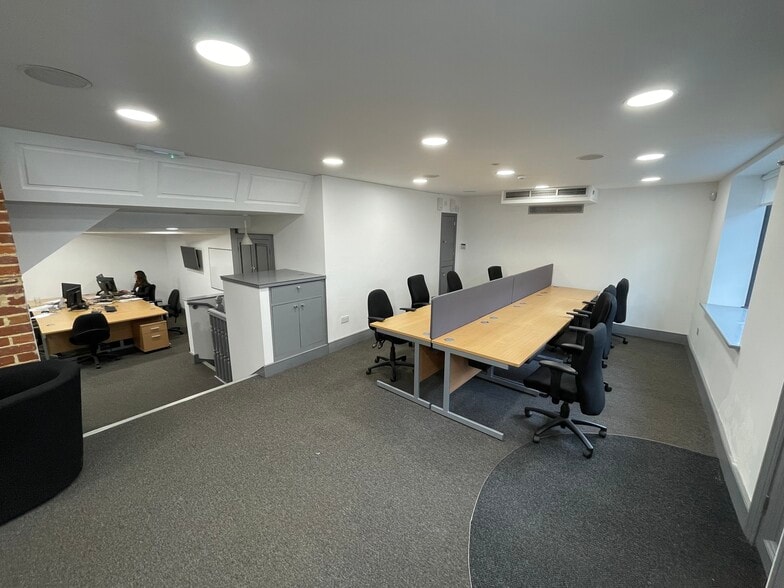 40 High St, West Malling for lease - Building Photo - Image 2 of 3