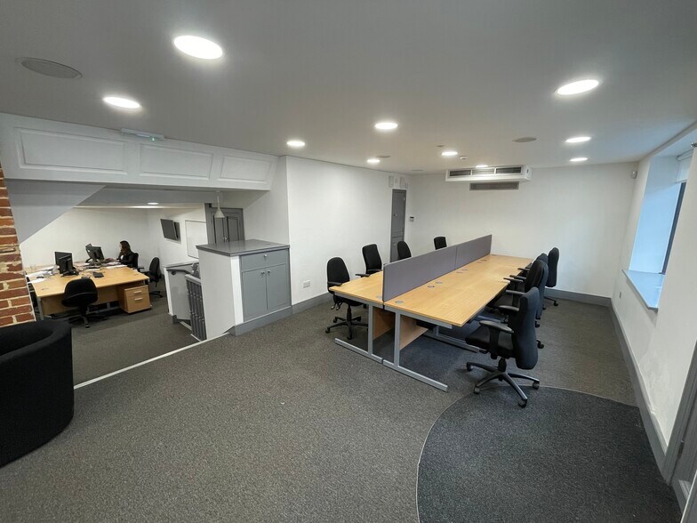 40 High St, West Malling à louer - Photo du bâtiment - Image 2 de 3