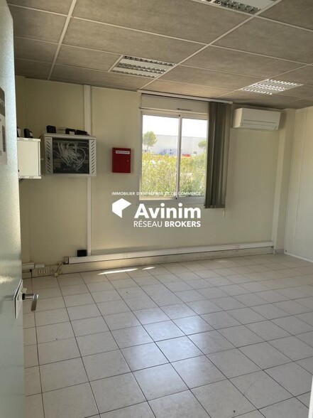 Industrial in Martigues for lease - Building Photo - Image 3 of 8