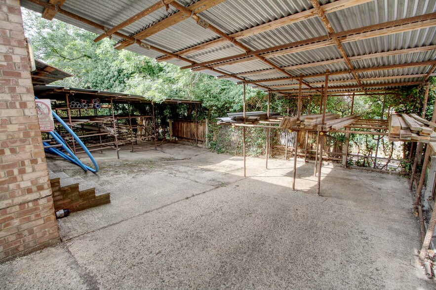 Croydon Rd, Caterham à vendre - Photo du bâtiment - Image 2 de 6