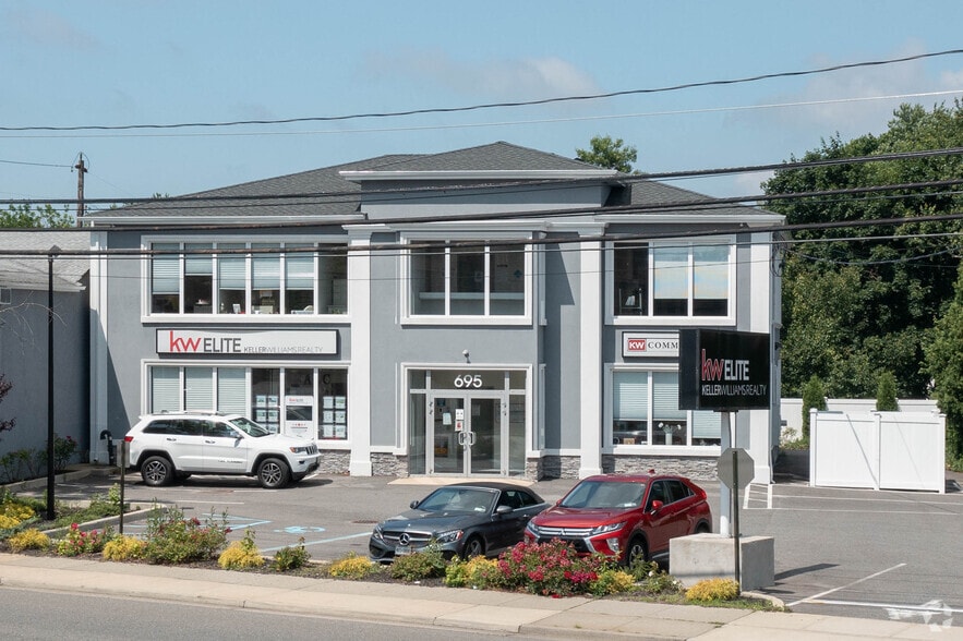 695 Broadway, Massapequa, NY for lease - Building Photo - Image 2 of 6