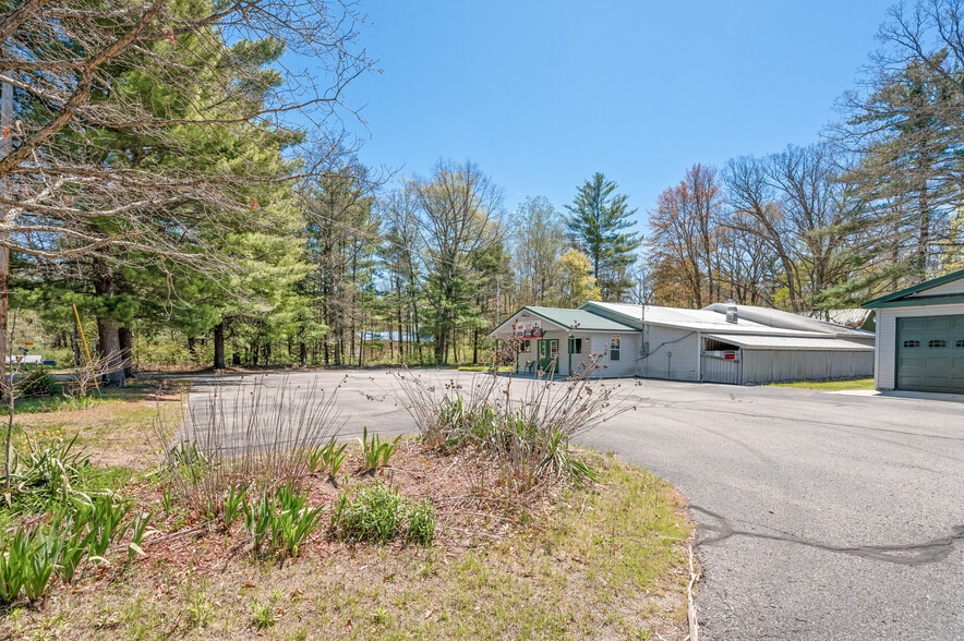 19055 12 Mile Rd, Big Rapids, MI for sale - Building Photo - Image 2 of 22