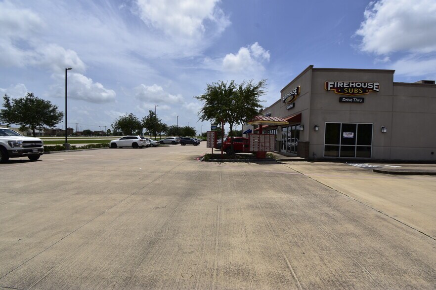 253 N Bypass 35, Alvin, TX à louer - Photo du bâtiment - Image 3 de 59