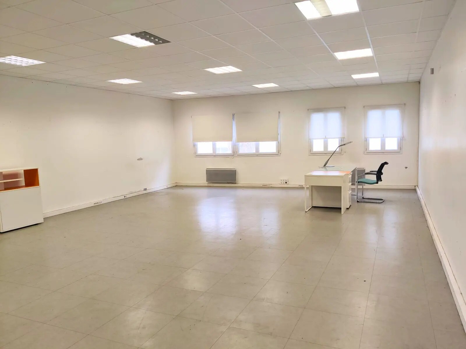 Flex in Colombes for lease Interior Photo- Image 1 of 7