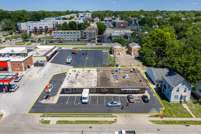 Plus de détails pour 1328-1336 SW 17th St, Topeka, KS - Commerce de détail aux enchères