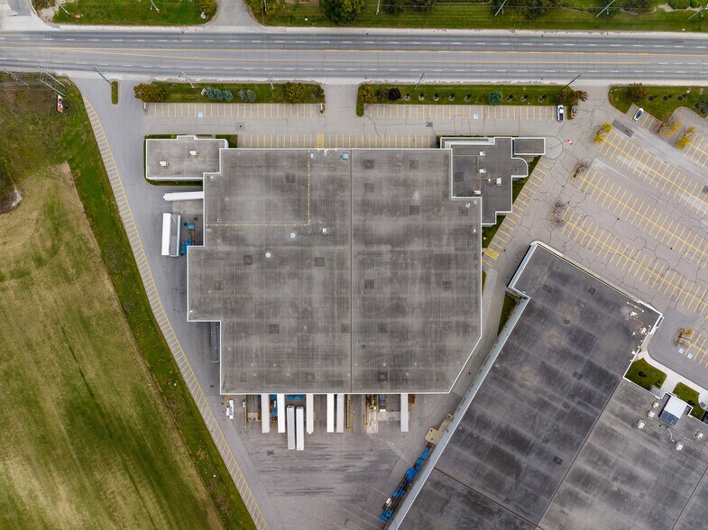 7420 Bramalea Rd, Mississauga, ON à louer - Photo du bâtiment - Image 2 de 6