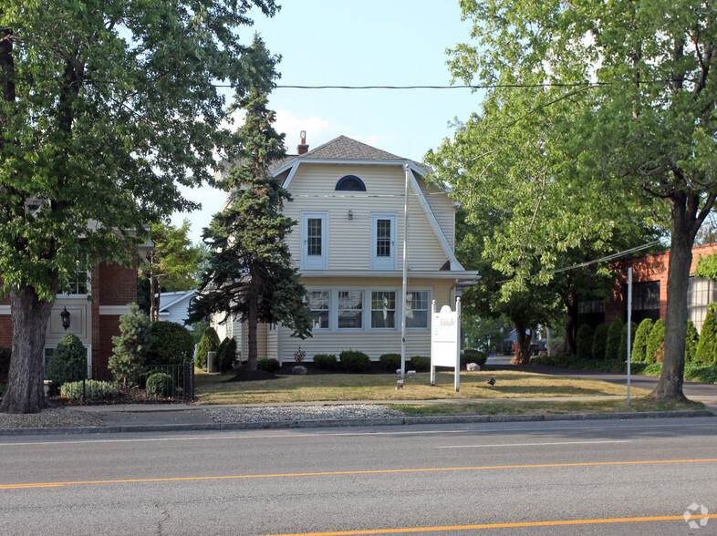 5684 Main St, Williamsville, NY for sale - Primary Photo - Image 1 of 18