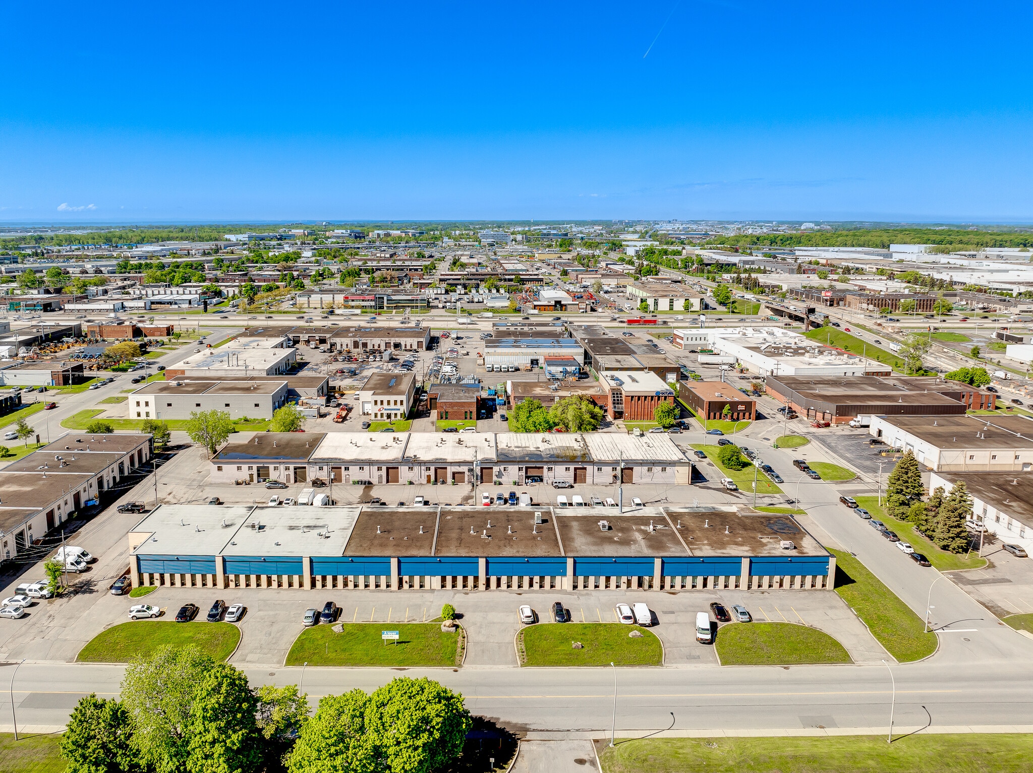 2970-3090 Rue Brabant-Marineau, Montréal, QC for lease Primary Photo- Image 1 of 12