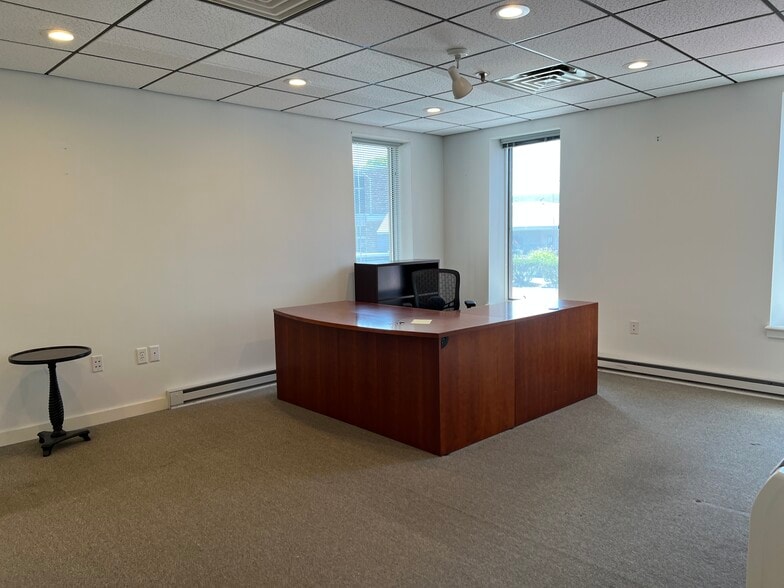 35 Winter St, Hyannis, MA for lease - Building Photo - Image 2 of 11