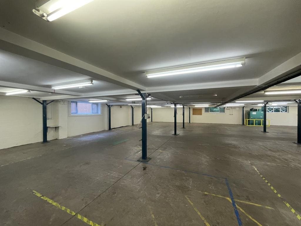 Fynney Fields, Leek for lease Interior Photo- Image 1 of 13