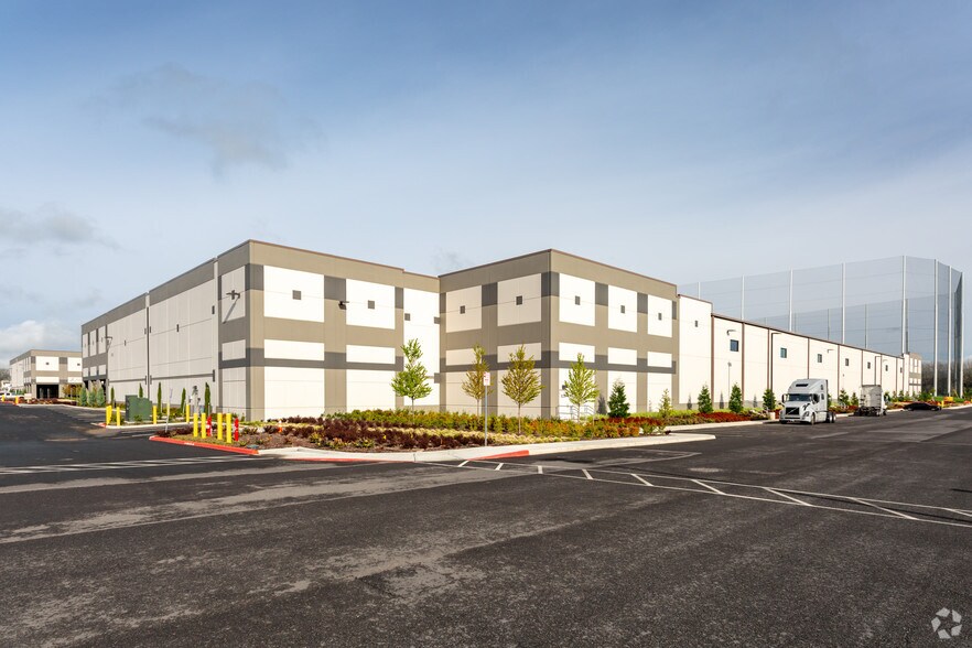 5615 NE Huffman St, Hillsboro, OR à louer - Photo du bâtiment - Image 2 de 3