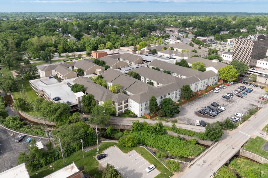 1800 S Brentwood Blvd, Saint Louis, MO for sale - Building Photo - Image 2 of 25