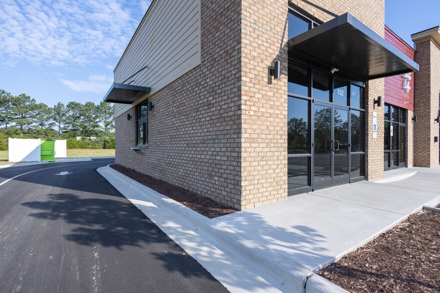 241 Easy St, Greenville, NC for lease - Building Photo - Image 2 of 6