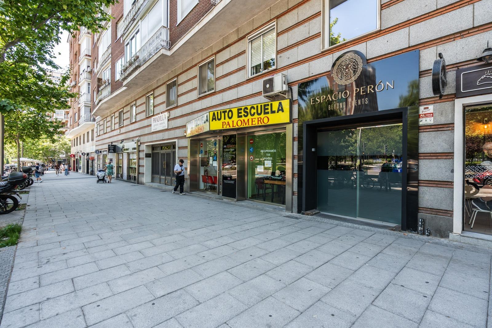 Retail in Madrid, Madrid for lease Building Photo- Image 1 of 2