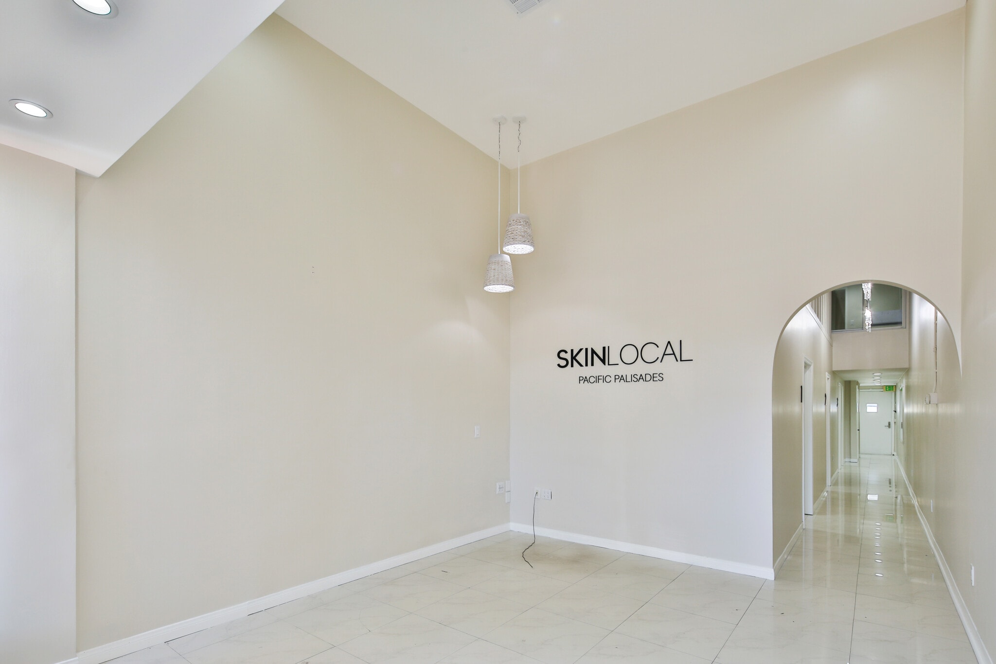 15235 W Sunset Blvd, Pacific Palisades, CA for lease Interior Photo- Image 1 of 6