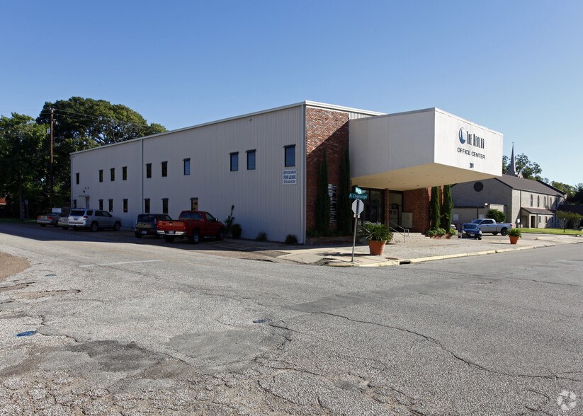 201 E Myrtle St, Angleton, TX for lease - Building Photo - Image 2 of 2
