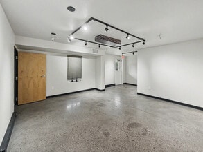 21 Bisbee Ct, Santa Fe, NM for lease Interior Photo- Image 2 of 20