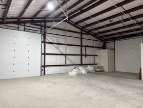22111 W State Highway 71, Spicewood, TX à louer Photo intérieure- Image 1 de 3