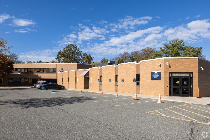 12265 Townsend Rd, Philadelphia, PA à vendre - Photo du bâtiment - Image 2 de 5