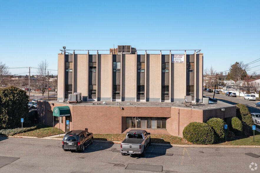 120 Bethpage Rd, Hicksville, NY à louer - Photo du bâtiment - Image 2 de 10