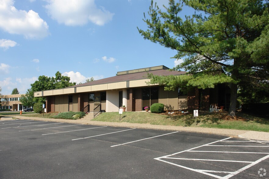 9110 Leesgate Rd, Louisville, KY à louer - Photo du bâtiment - Image 2 de 6