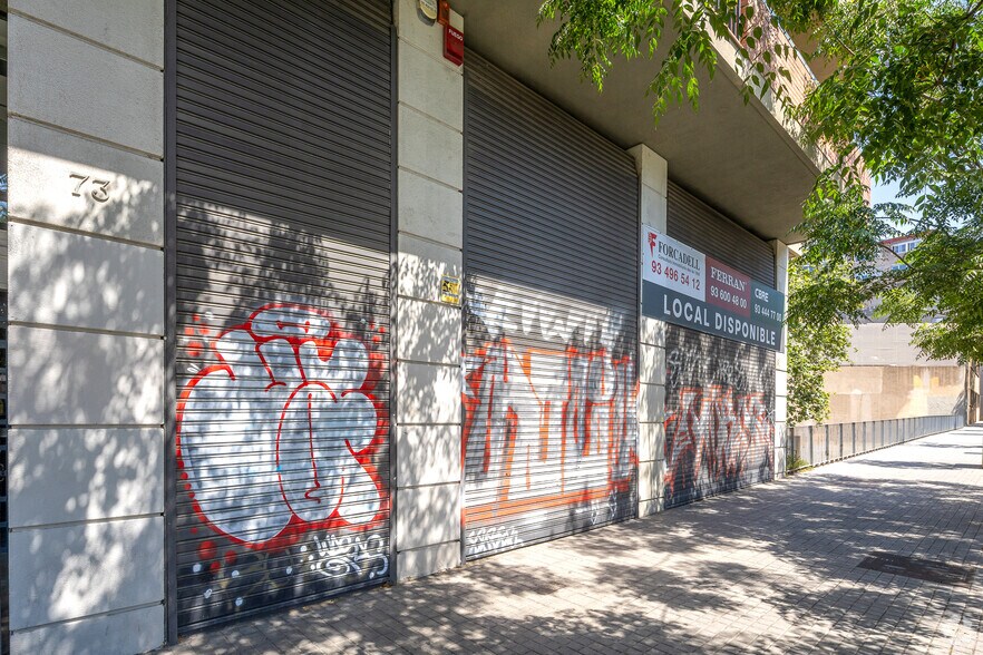 Immeuble residentiel dans Barcelone, Barcelona à vendre - Photo du bâtiment - Image 1 de 3