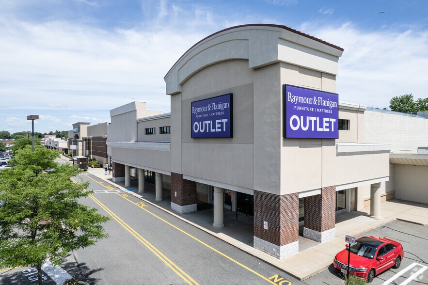165 E State Route 4, Paramus, NJ à louer - Photo du bâtiment - Image 2 de 4