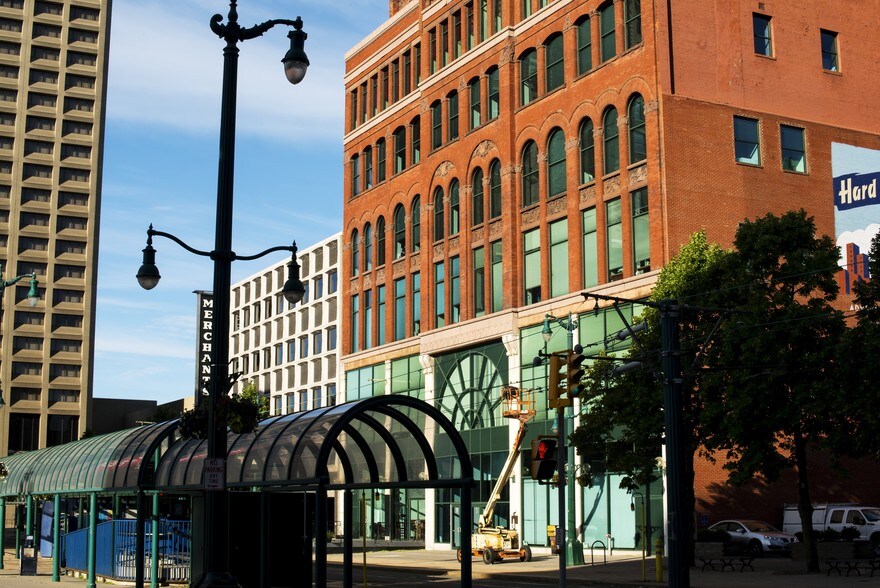 268 Main St, Buffalo, NY à louer - Photo du bâtiment - Image 2 de 12