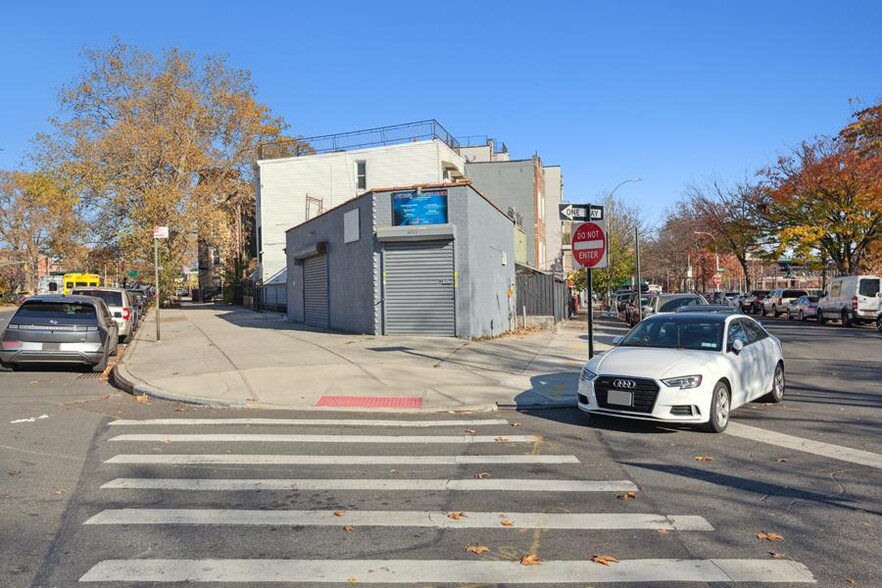 1952 Eastern Pky, Brooklyn, NY for sale - Primary Photo - Image 1 of 5