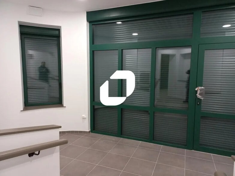 Office in Roubaix for lease - Interior Photo - Image 3 of 9