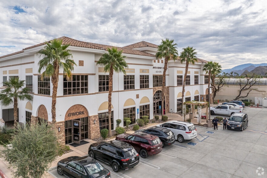 43576 Washington St, La Quinta, CA for lease - Building Photo - Image 2 of 4