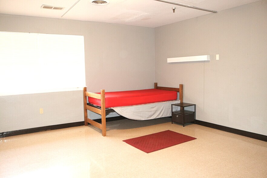 202 W 3rd St, Hale Center, TX à vendre - Photo intérieure - Image 2 de 56