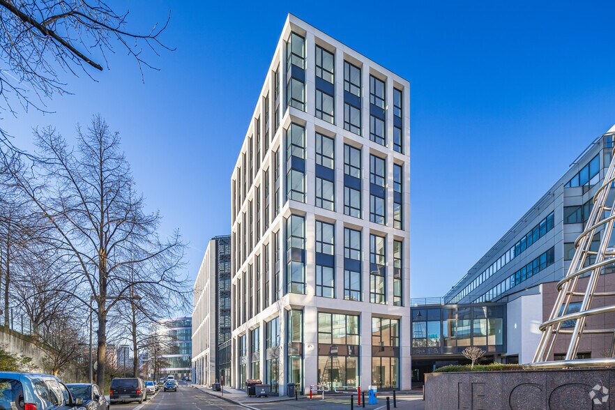 Office in Saint-Ouen-sur-Seine for lease - Primary Photo - Image 1 of 3