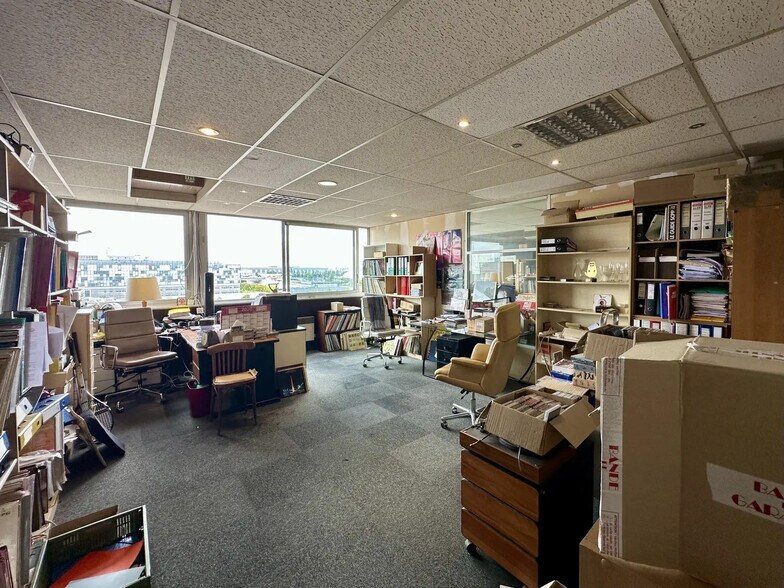 Local d'activités dans Ivry-sur-Seine à vendre - Photo du bâtiment - Image 2 de 7