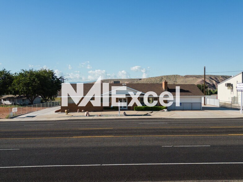 2357 Santa Clara Dr, Santa Clara, UT à louer - Photo principale - Image 2 de 15