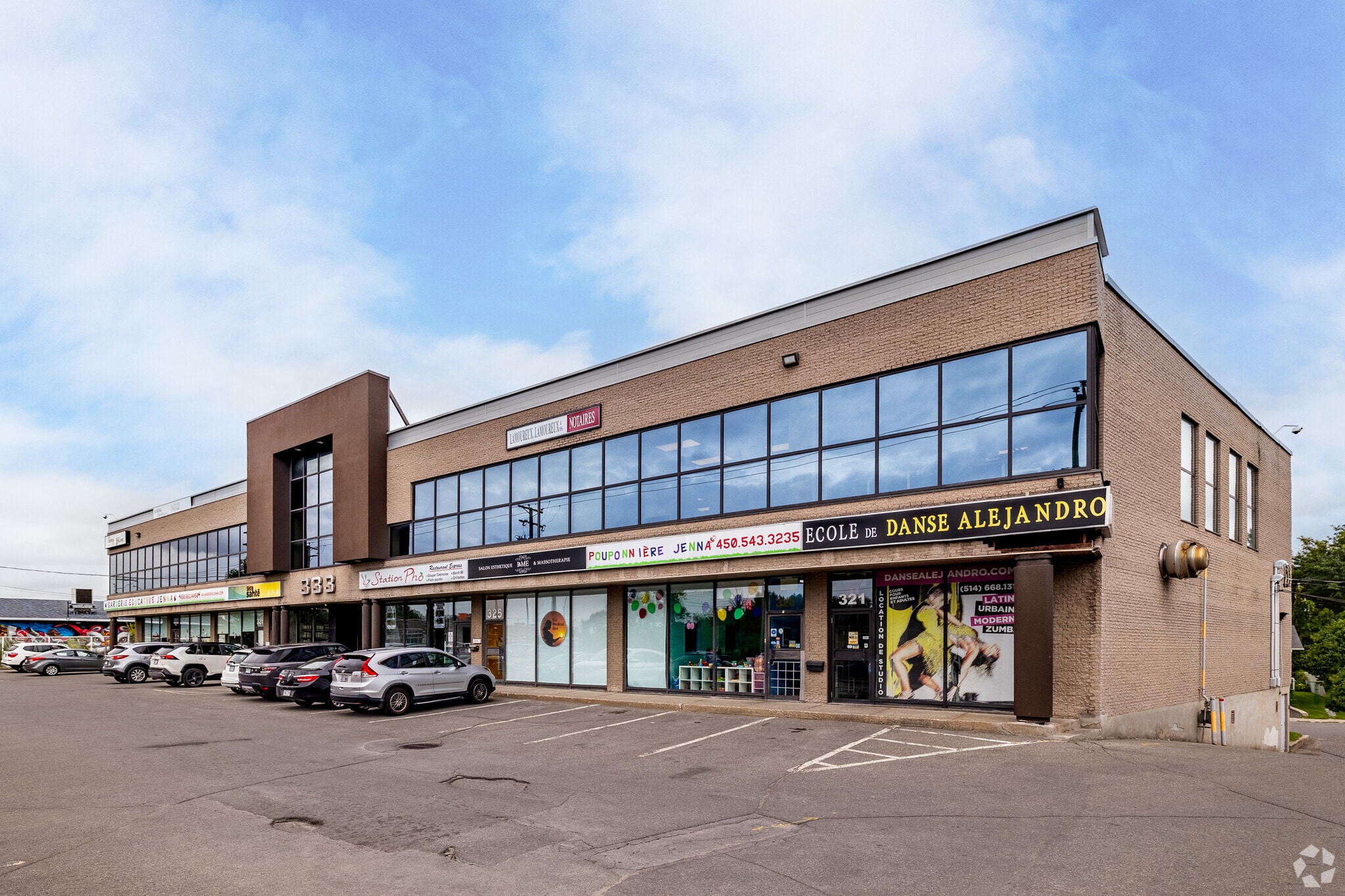 321-335 Boul Saint-Martin O, Laval, QC for lease Primary Photo- Image 1 of 25