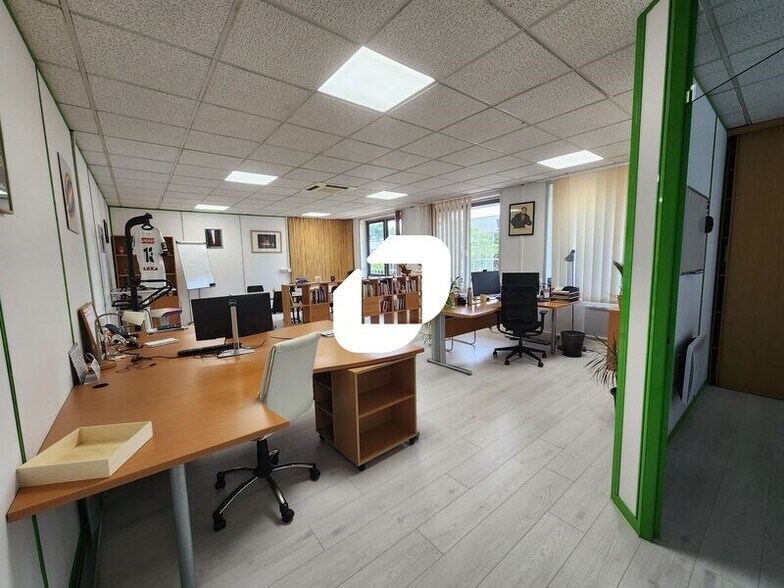 Office in Saint-Germain-en-Laye for lease - Building Photo - Image 2 of 7
