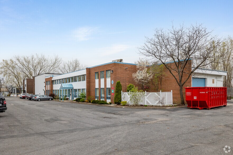 91 Rue de la Barre, Boucherville, QC for sale - Primary Photo - Image 1 of 1