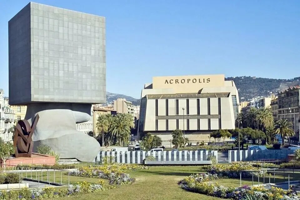 Retail in Nice for lease Building Photo- Image 1 of 4