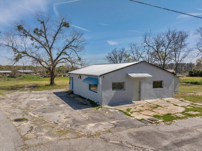 131 S Jackson St, Hawkinsville, GA à vendre - Photo principale - Image 1 de 34