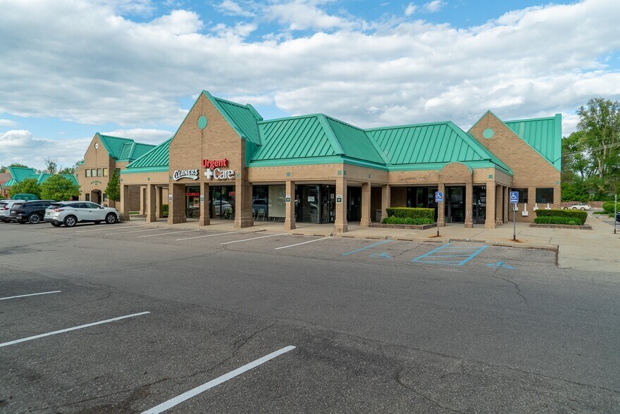 7210 N Main St, Village of Clarkston, MI à louer - Photo du bâtiment - Image 3 de 32