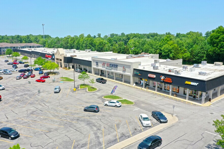 7519 Outer Loop, Louisville, KY à louer - Photo du bâtiment - Image 3 de 13