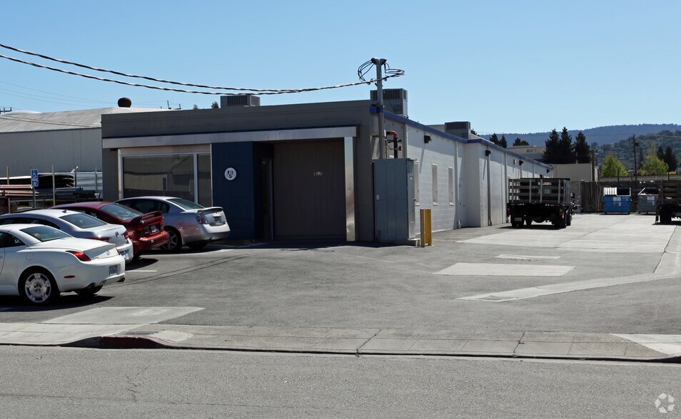 1390 Bayport Ave, San Carlos, CA à vendre - Photo principale - Image 1 de 3