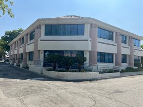 1965-1985 Yosemite Ave, Simi Valley, CA for lease Building Photo- Image 1 of 8